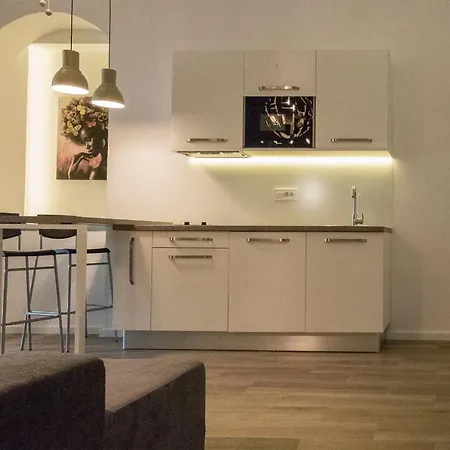 Twin Center Apartment *