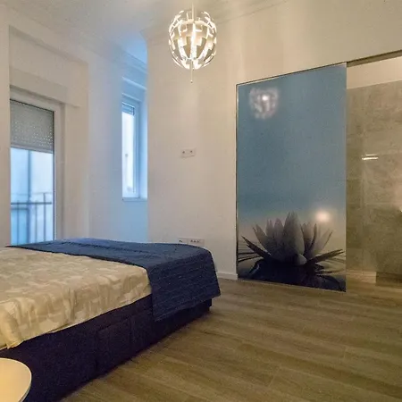 Twin Center Apartment
