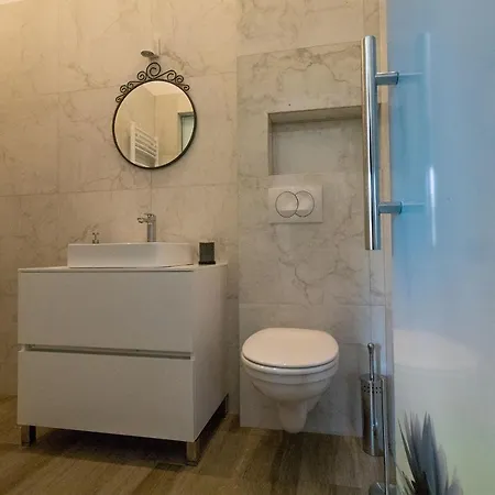Twin Center Apartment *